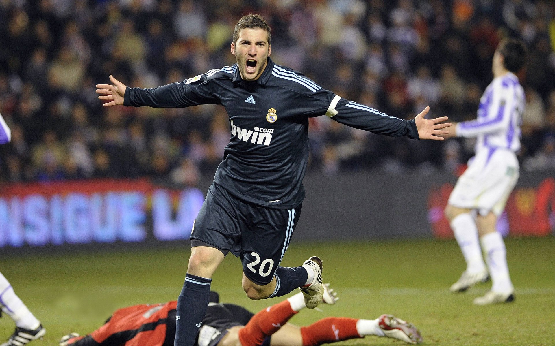 世界杯之夜，罗德里完成里程碑，一记改写历史的进球